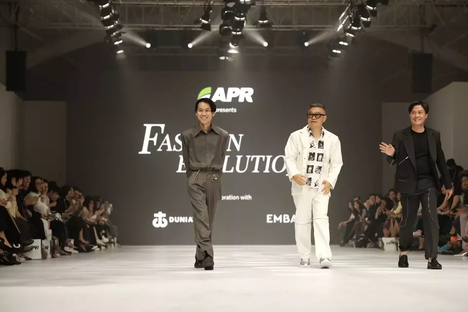 Asia Pacific Rayon (APR), DuniaTex, and EMBA Group have partnered with designers Danjyo Hiyoji and Tities Saputra for the Jakarta Fashion Week 2025. (Handout Photo)