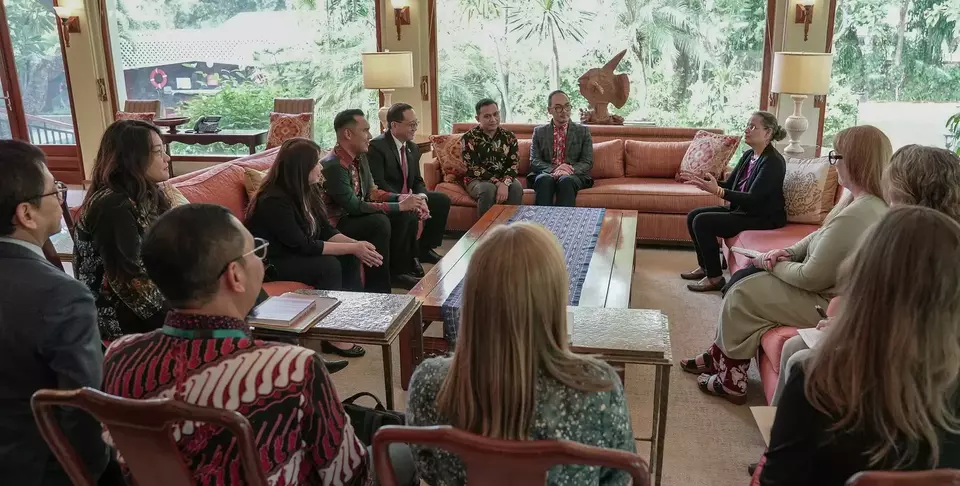 US Ambassador to Indonesia, Kamala Shirin Lakhdhir (far right), met with representatives from the US and Indonesian pharmaceutical companies on Tuesday, Oct. 22, 2024. (US Embassy State Dept. / Rifky Suryadinata)
