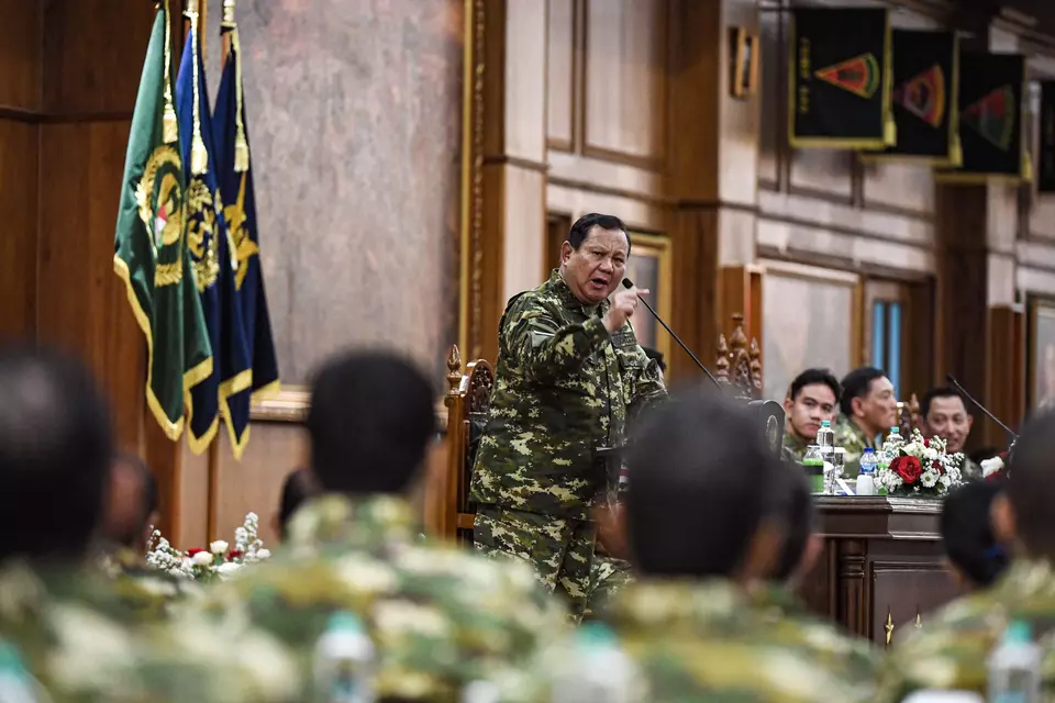 President Prabowo Subianto briefs his Red and White cabinet during a milatary-style retreat at the Magelang Military Academy on Oct. 25, 2024. (Antara Photo/Muhammad Adimaja)