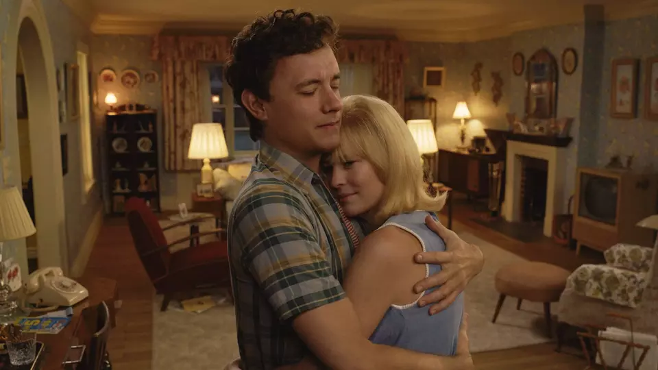 De-aged Tom Hanks and Robin Wright play Robert Zemeckis