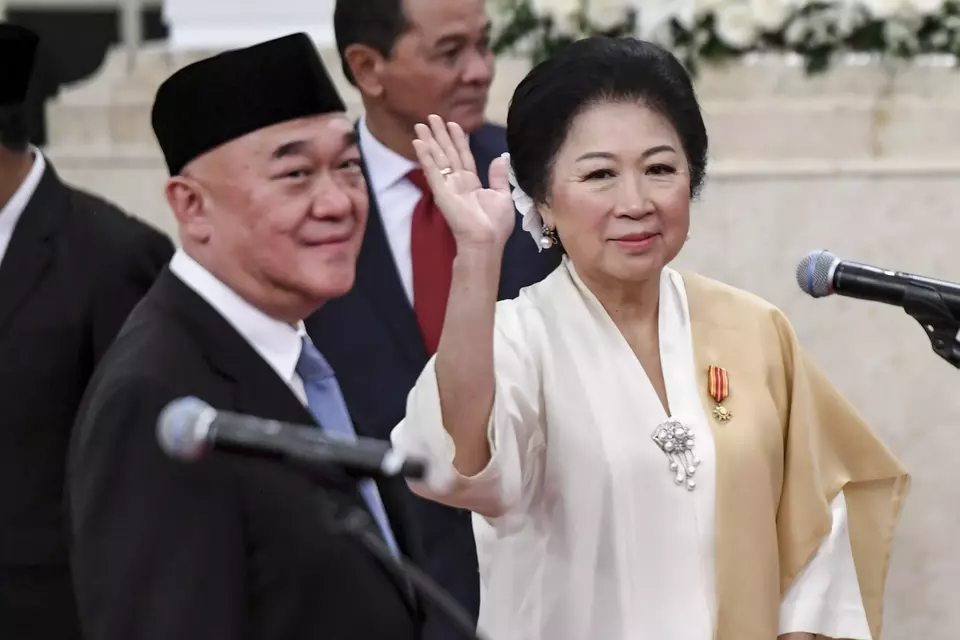 Mari Elka Pangestu (right) and Haryanto Adikoesoemo (left) prepare to be inaugurated as Deputy Chair and member of the National Economic Council by President Prabowo Subianto at the State Palace in Jakarta on Tuesday, Nov. 5, 2024. President Prabowo inducted Mari Elka Pangestu as Deputy Chair along with council members Chatib Basri, Haryanto Adikoesoemo, Arief Anshory Yusuf, Heriyanto Irawan, Septian Hario Seto, and Firman Hidayat. (ANTARA FOTO/Hafidz Mubarak A)
