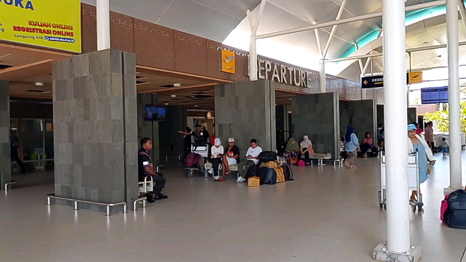 El Tari Airport in Kupang, East Nusa Tenggara (NTT) looks quiet on Nov. 14, 2024, following the cancellation of several flights to airports in Flores due to the ongoing eruption of Mount Lewotobi Laki-laki. (Beritasatu.com/David Wilson)