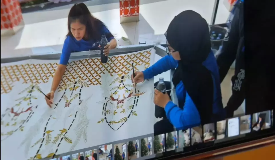 Mary Jane Veloso, a Philippine national formerly on death row, mentors fellow inmates in batik-making at Wirogunan Penitentiary in Yogyakarta, Thursday, Nov. 21, 2024. (Beritasatu.com/Olena Wibisana)