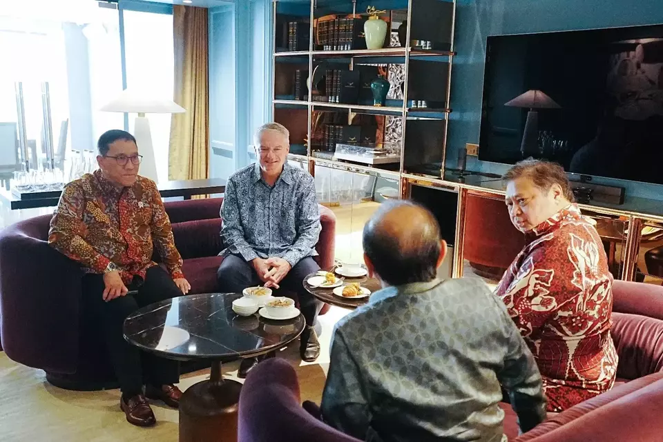 Chief Economic Affairs Minister Airlangga Hartarto meets OECD Secretary-General Mathias Cormann in Jakata on Nov. 27, 2024. (Photo Courtesy of Coordinating Ministry for Economic Affairs)