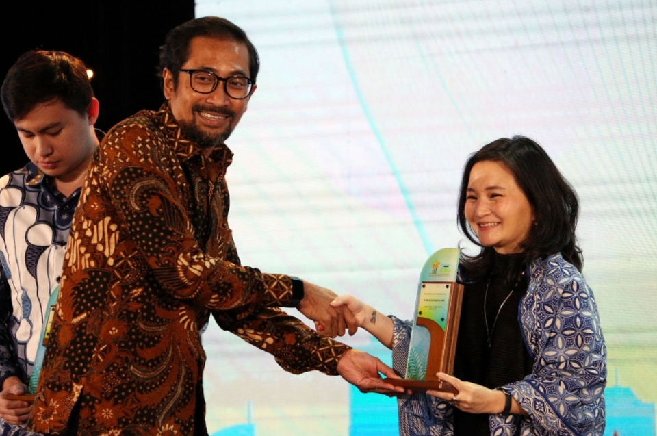 Barito Pacific wins the Appreciated Environmental ESG Report at the Investor Daily ESG Appreciation Night in Jakarta on Nov. 25, 2024.