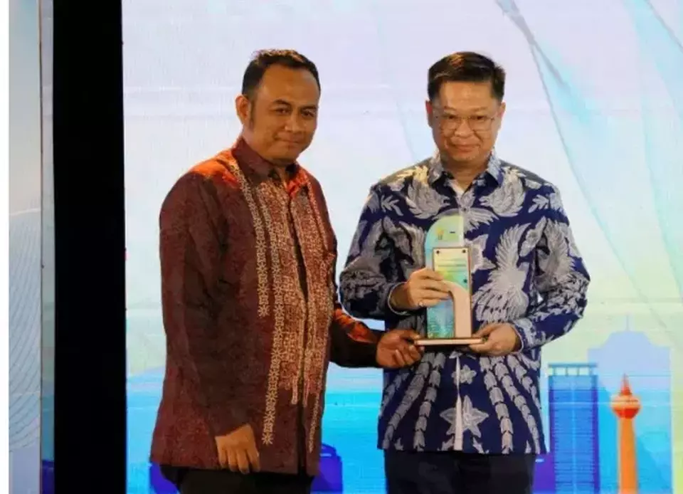Petrindo Jaya Kreasi (Petrindo) recently took home the “Recognized Commitment ESG” accolade for its dedication and contributions towards implementing the Environmental, Social, and Governance (ESG) principles.