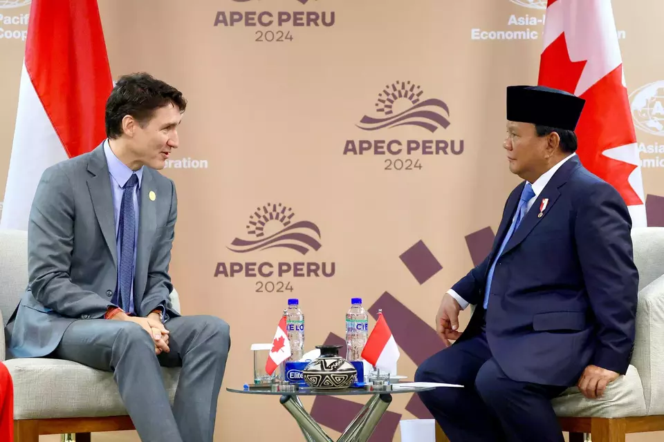 President Prabowo Subianto discusses strengthening Indonesia-Canada relations with Prime Minister Justin Trudeau during a bilateral meeting at the APEC Summit in Lima, Peru, on Friday, Nov. 15, 2024. (Photo Courtesy of Presidential Bureau) 