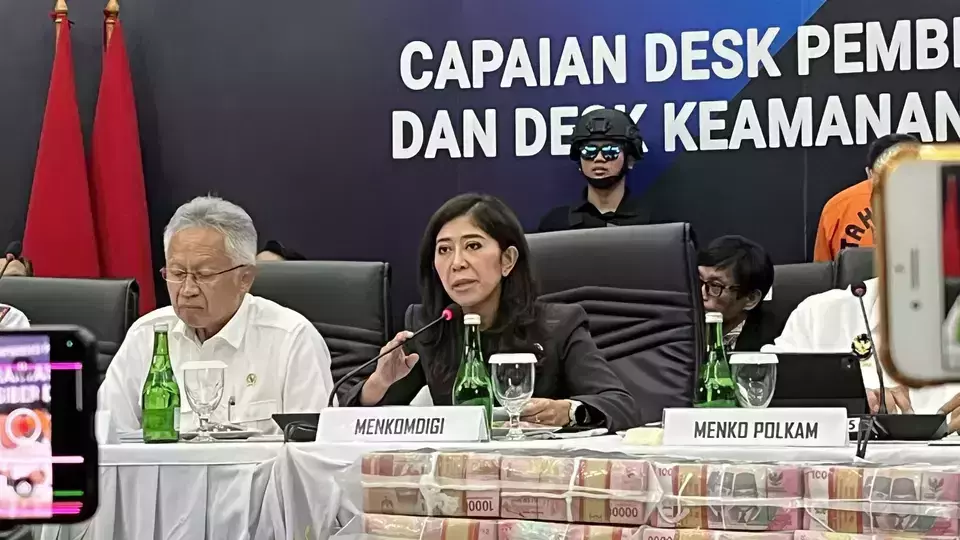 Communication and Digital Affairs Minister Meutya Hafid (right). (Beritasatu.com/Sella Rizky)