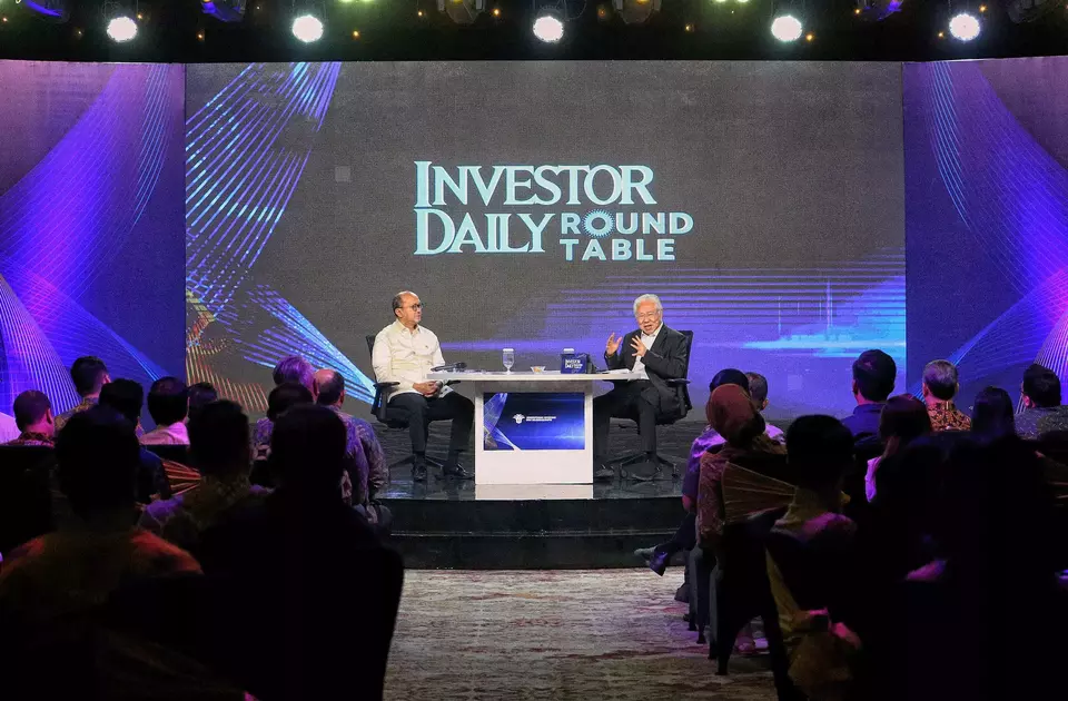 Investment Minister Rosan Roeslani (left) joins the Investor Daily Roundtable discussion on "Strategies to Attract High-Tech Investments" at the Ritz-Carlton Hotel in Jakarta on Friday, November 29, 2024. (Berita Satu Photo/Joanito De Saojoao).