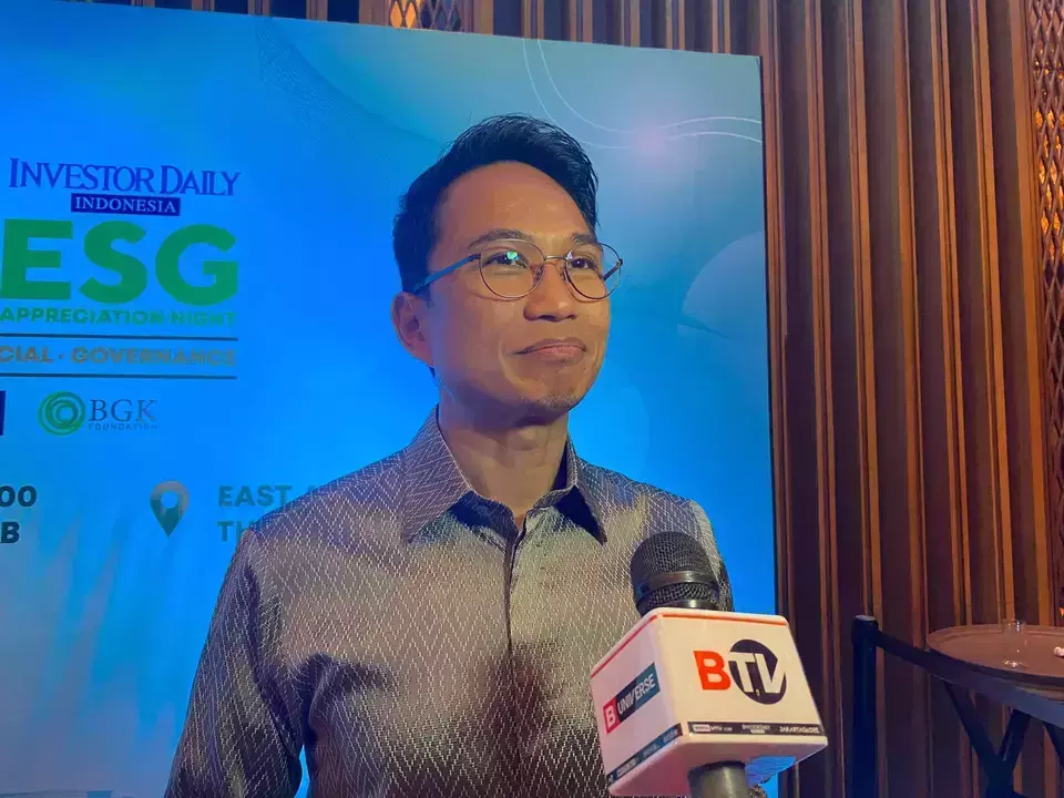 PTFI's Senior Vice President for Geo-Engineering and Environmental Ardhin Yuniar speaks to reporters after receiving an award at Investor Daily's 2024 ESG Appreciation Night in Jakarta on Nov. 25, 2024. (B1 Photo/Alfida Rizky Febrianna)