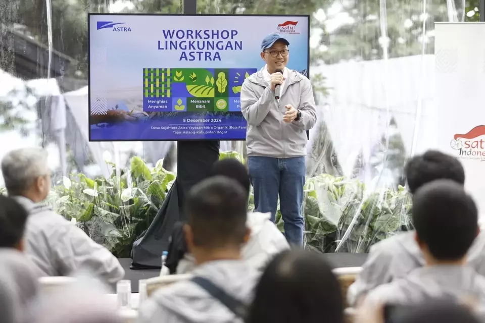 Head of Corporate Communications Astra International Boy Kelana Soebroto holds a presentation on the Desa Sejahtera Astra campaign in Boja Farm on Dec. 5, 2024.