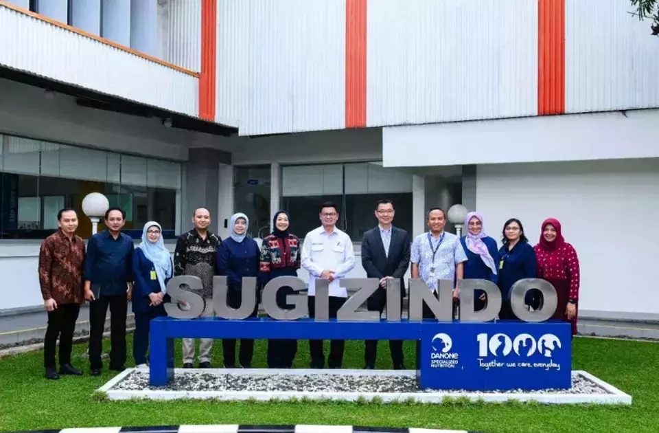 Taruna Ikrar, head of the Indonesian Food and Drug Supervisory Agency (BPOM), recently visited Danone Specialized Nutrition’s production facility in Sentul. (Photo Courtesy of Danone SN Indonesia)