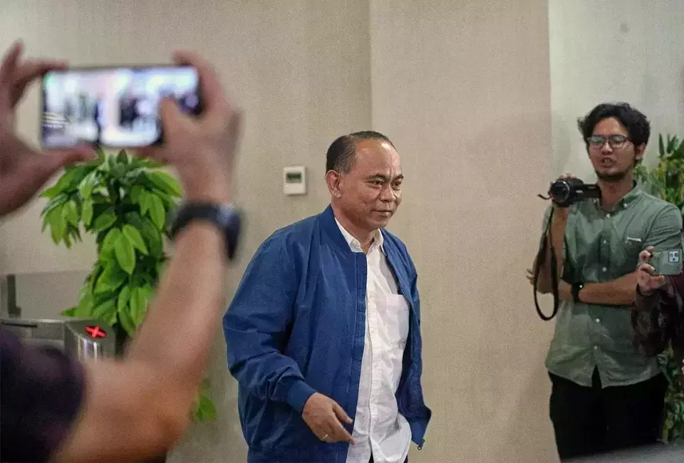 Cooperative Minister Budi Arie Setiadi leaves the interrogation room at the Jakarta Police headquarters, Thursday, Dec. 19, 2024. (B-Universe Photo/Joanito De Saojoao)
