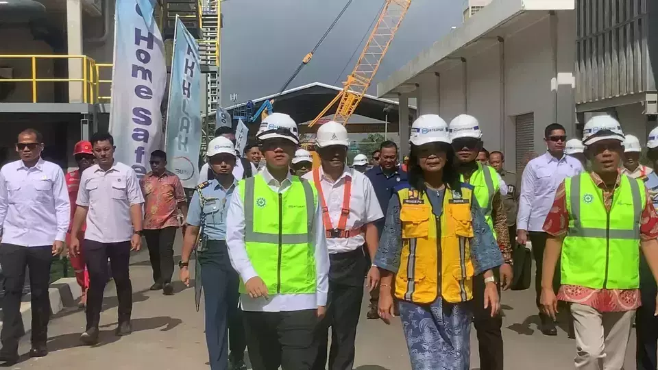 The Vice President Gibran Rakabuming Raka inspected the regional drinking water supply system (SPAM) Jatiluhur I on Mayor Hasibuan Street, East Bekasi, Bekasi City, West Java, on Friday, December 20, 2024.