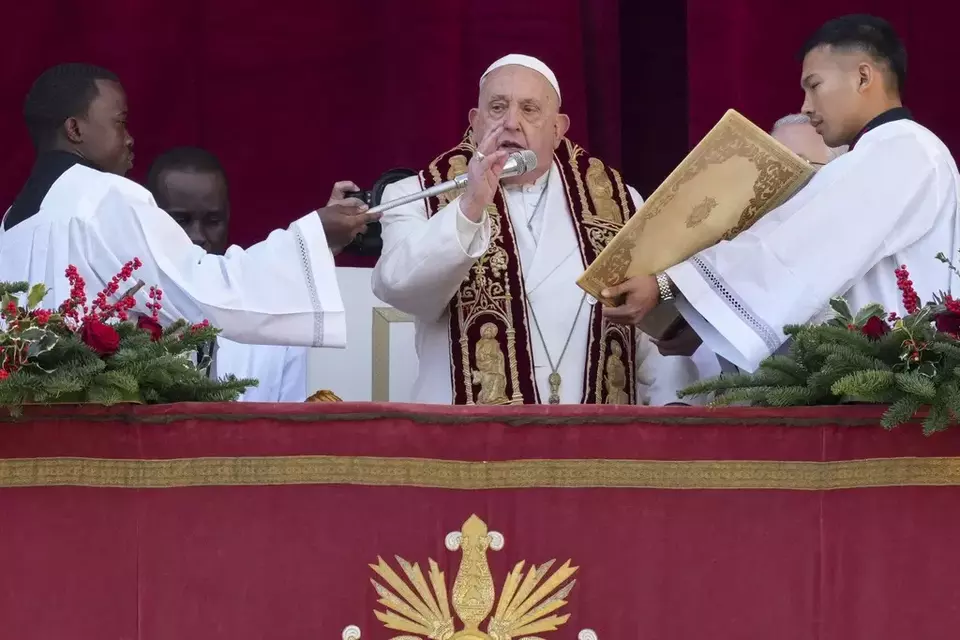 Pope Francis delivers the Urbi et Orbi (Latin for "to the city and to the world" ) Christmas