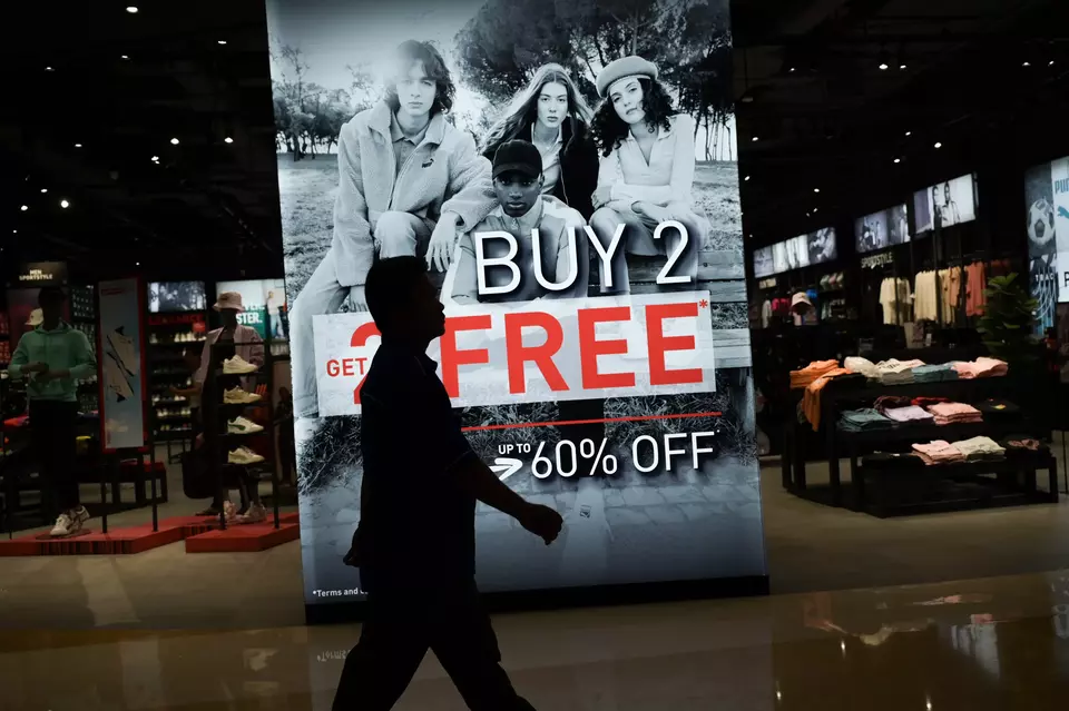 The silhouette of a shopper passing by a clothing store at Kuningan City mall in Jakarta on Dec. 20, 2024. (Antara Photo/Fauzan)