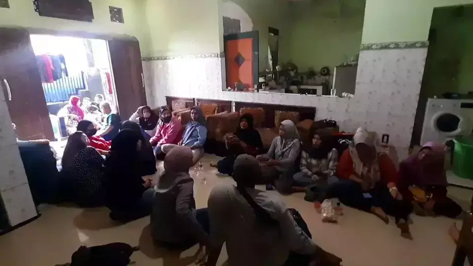 Dozens of catering business owners in Kediri fell victim to a scam involving the fictitious Free Nutritious Meals (MBG) program, resulting in losses of Rp 72 million. (Beritasatu.com/Anis Firmansah)