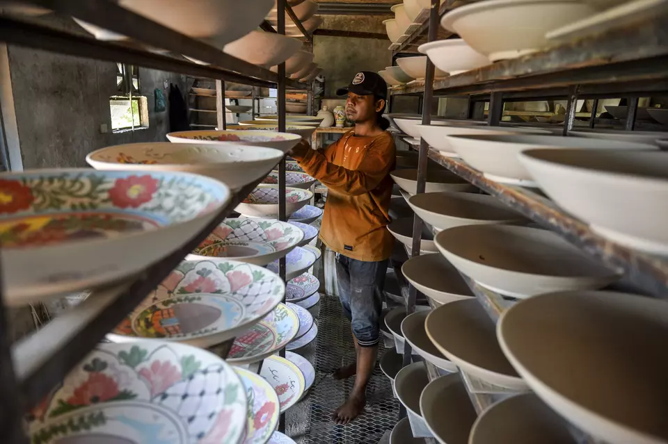 Indonesia Sets $294.5 Billion Export Target for 2025