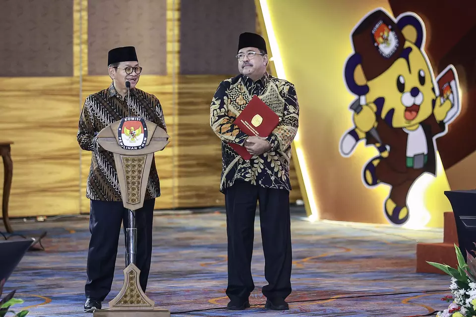 Jakarta Governor-elect Pramono Anung, left, delivers a speech accompanied by his running mate Rano Karno after they were declared winners of the Jakarta gubernatorial election by the General Election Commission in Jakarta, Thursday, Jan. 9, 2025. (Antara Photo/Dhemas Reviyanto)