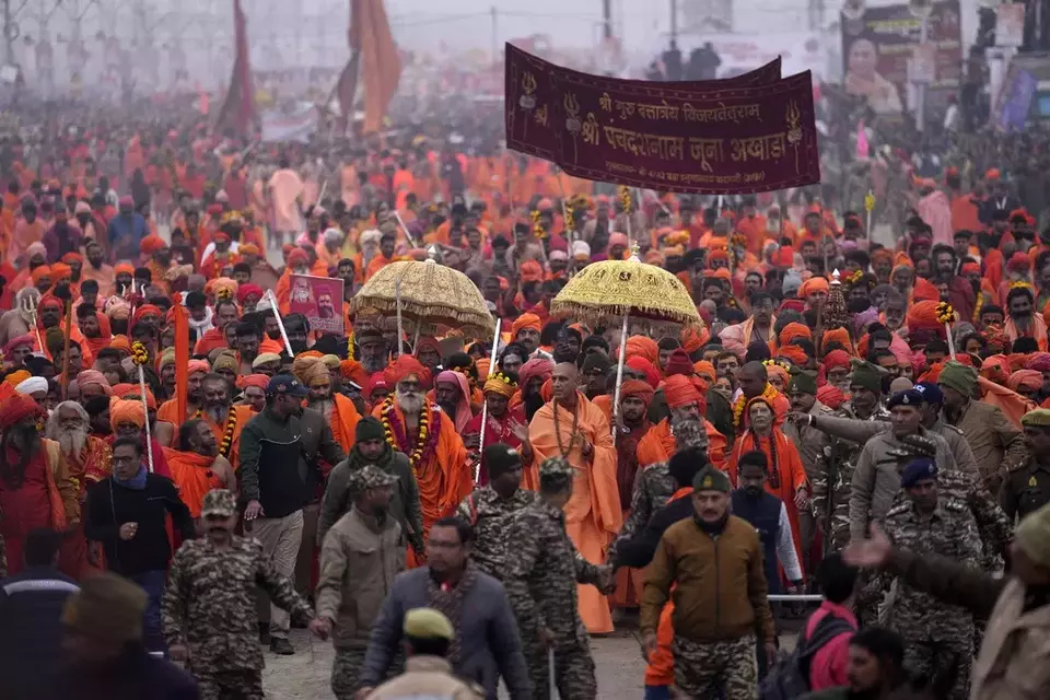 Hindu ascetics arrive for ritualistic dip at Sangam, the confluence of the Rivers Ganges, Yamuna and mythical Saraswati on one of the most auspicious day Makar Sankranti, for the Maha Kumbh festival in Prayagraj, India, Tuesday, Jan. 14, 2025. (AP Photo/Rajesh Kumar Singh)