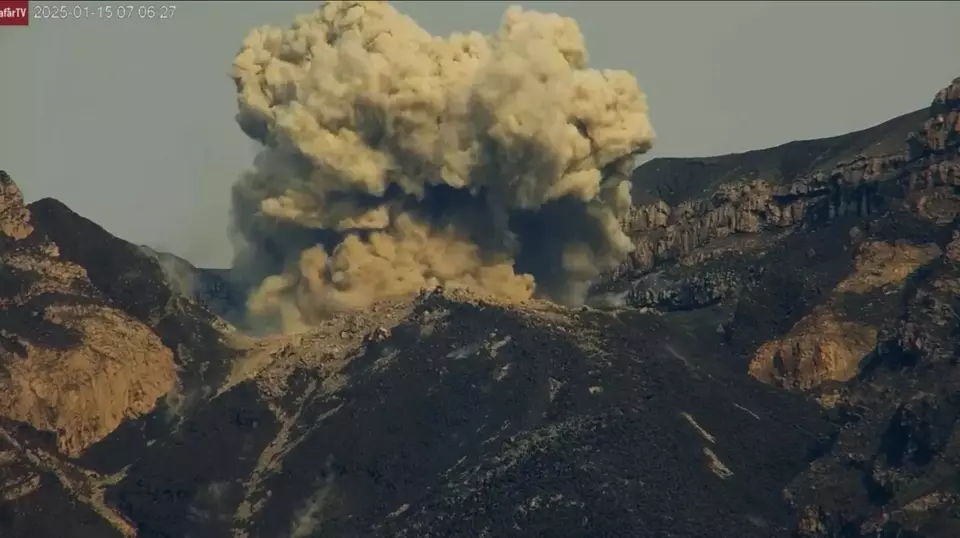 Photo Caption: Mount Semeru in Lumajang, East Java, erupted again on Wednesday morning, January 15, 2025, at approximately 07:06 a.m. (Beritasatu.com/Rifqy Danwanus)