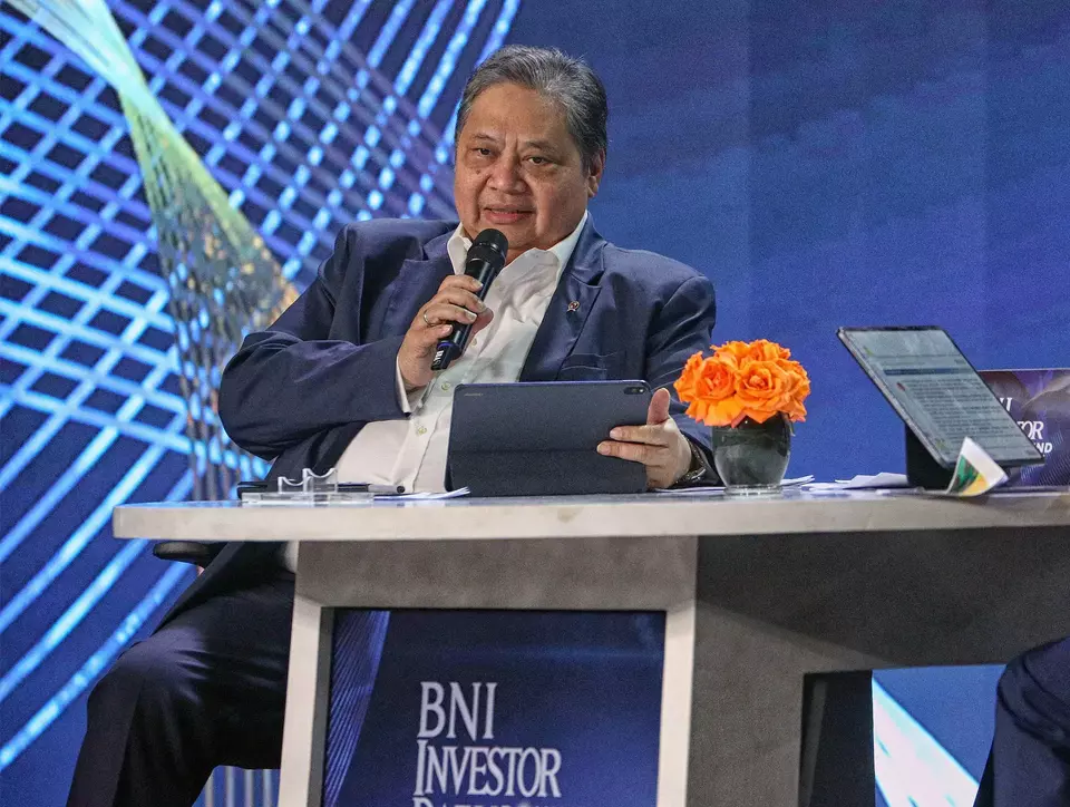 Chief Economic Affairs Minister Airlangga Hartarto speaks at the BNI Investor Daily Round Table in Jakarta on Jan. 15, 2025. (B1 Photo/Joanito de Saojao)