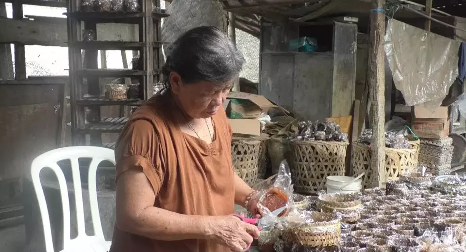 From Dodol to Lanterns: Small Businesses Prepare for Chinese New Year Rush
