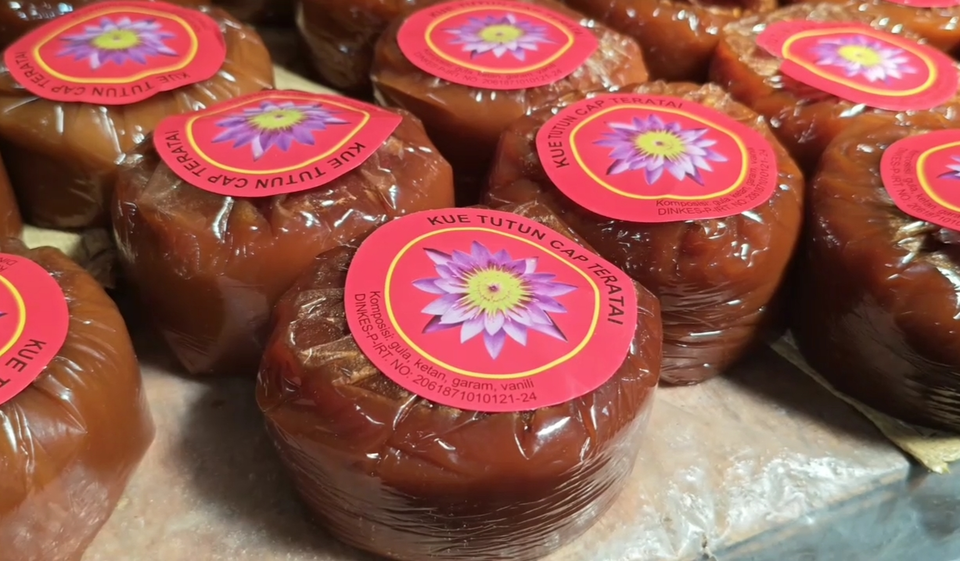 From Dodol to Lanterns: Small Businesses Prepare for Chinese New Year Rush
