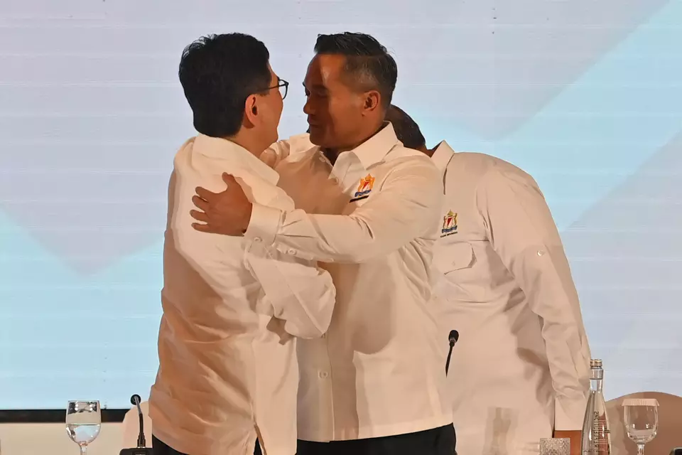 Nwly-installed Indonesian Chamber of Commerce and Industry (Kadin) Chairman Anindya Novyan Bakrie, center, hugs his predecessor Arsjad Rasjid after the inaugurtaion ceremony in Jakarta, Thursday, Jan. 16, 2025. (Antara Photo/Aditya Pradana Putra)