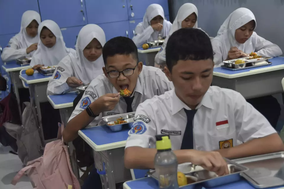 Prabowo Says Gov't Ready to Fund Free Meal Program Amid Zakat Debate