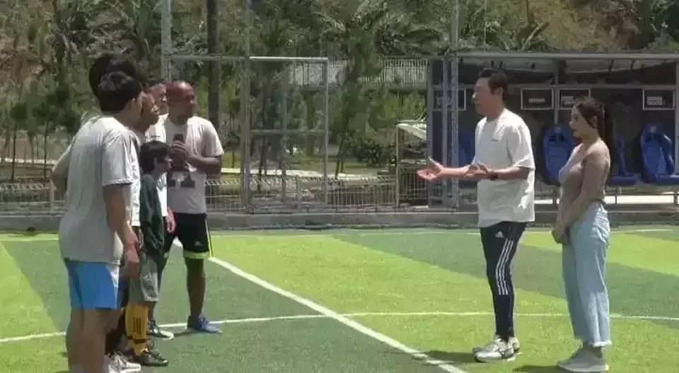 Shin Tae Yong while acting in the movie Ghost Soccer in Subang, West Java. (Beritasatu/Elan Suherlan)