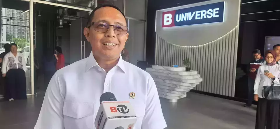 The Head of the Presidential Communications Office, Hasan Nasbi, responded regarding the demonstration held by civil servants at the Ministry of Higher Education, Science, and Technology . (Beritasatu.com/Celvin Moniaga Sipahutar)