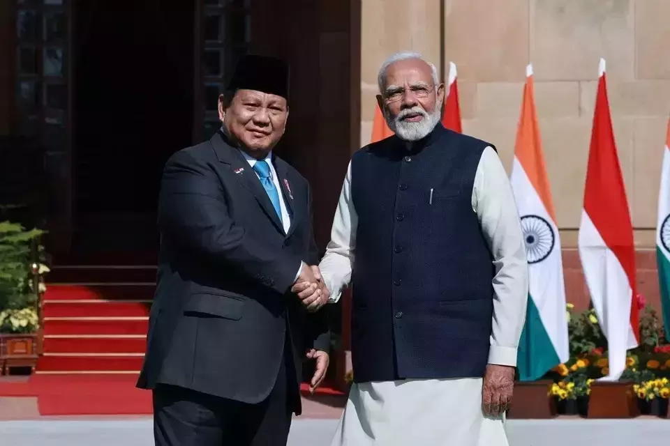 President Prabowo Subianto shakes hands with Indian Prime Minister Narendra Modi in New Delhi on Saturday, Jan. 25, 2025. (Photo courtesy of the Presidential Press Bureau)