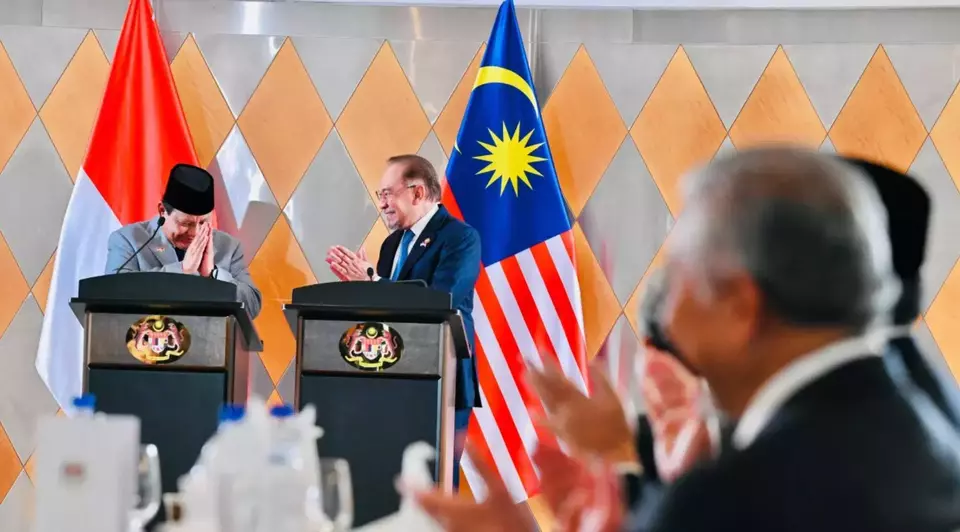 FILE - President Prabowo Subianto holds a joint press statement with Malaysian Prime Minister Anwar Ibrahim after their bilateral talks in Kuala Lumpur on Jan. 27, 2025. (Photo Courtesy of Presidential Press Bureau)
