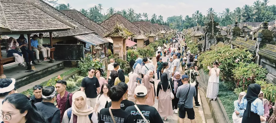 Penglipuran Village in Bali saw a notable increase in visitors during this year's Chinese New Year holiday on Tuesday, Jan. 28, 2025. (Beritasatu.com/Sopian Hadi)