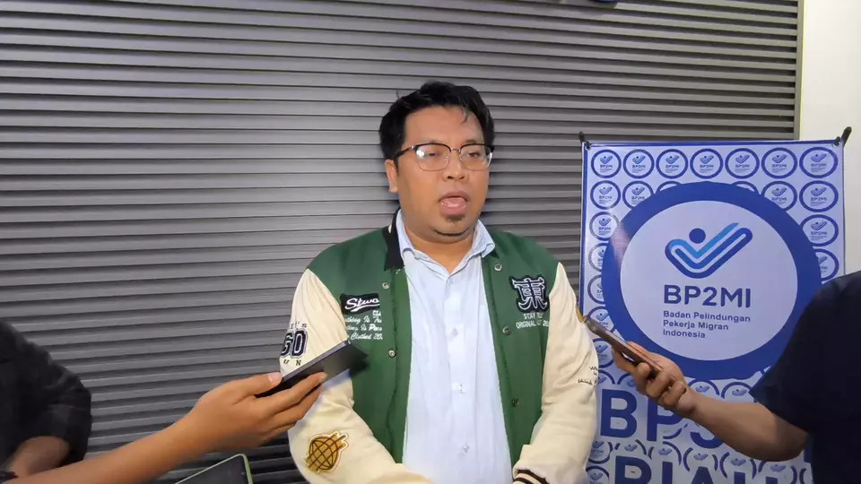 Fanny Wahyu, head of the Riau Migrant Worker Protection Service Center (BP3MI), provides updates on the shooting of Indonesian migrant workers by the Malaysian Maritime Enforcement Agency (APMM), on Wednesday, February 5, 2025. (Beritasatu.com/Effendi Rusli)