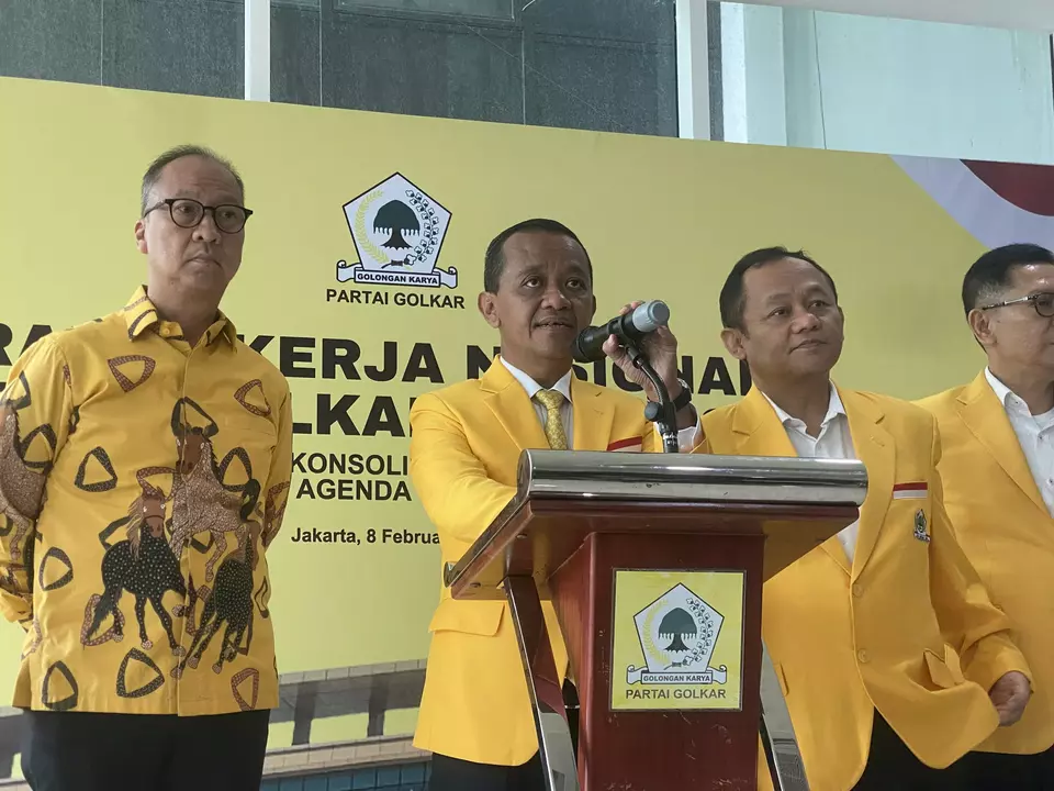 Golkar Chairman Bahlil Lahadalia addresses the media during the party's 2025 National Working Meeting at its headquarters in Slipi, West Jakarta, on Saturday, Feb. 8, 2025. (Beritasatu.com/Juan Ardya Guardiola)