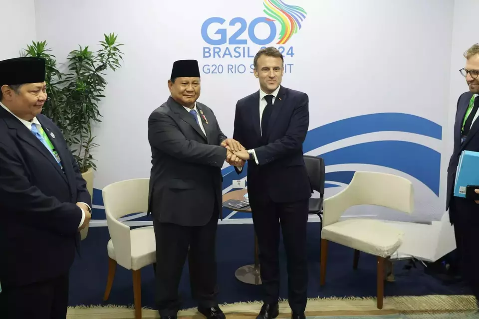 President Prabowo Subianto meets his French counterpart Emmanuel Macron in Brazil on Nov. 19, 2024 local time. (Photo Courtesy of Presidential Press Bureau)