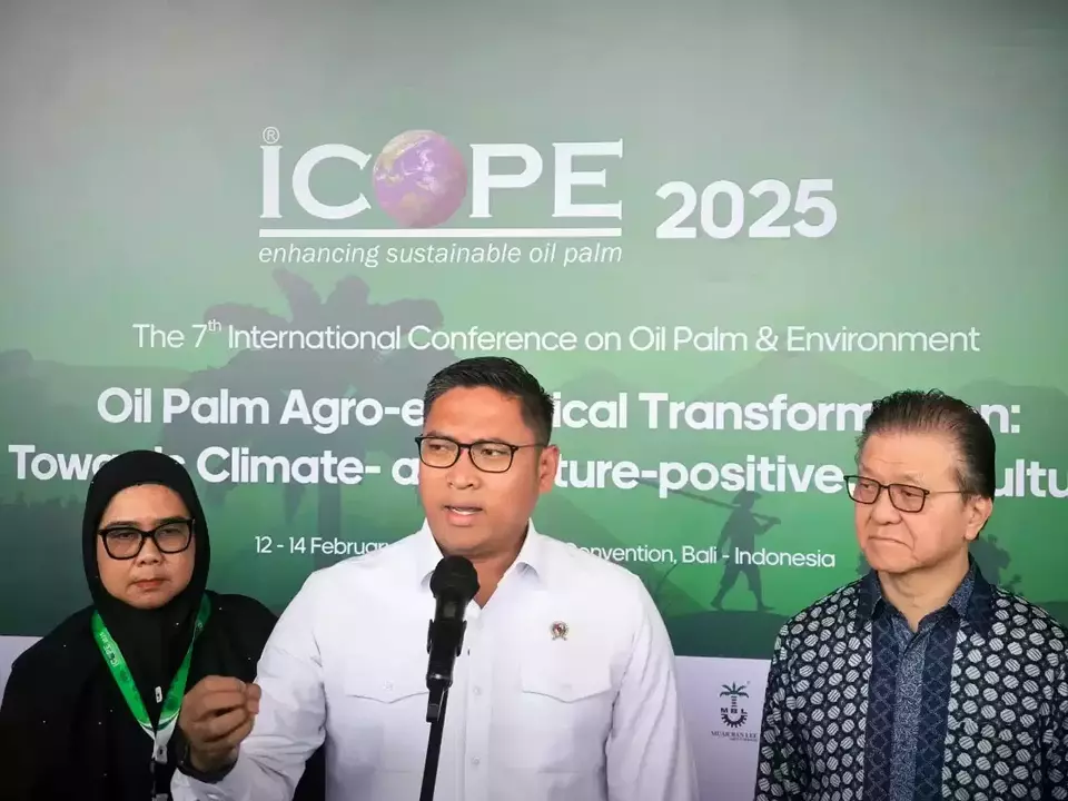 Dewi Lestari Yani Rizki, Conservation Director of WWF-Indonesia, Deputy Agriculture Minister Sudaryono, and CEO of Golden Agri-Resources (GAR) Franky Oesman Widjaja speak to reporters on the sidelines of the 7th International Conference on Oil Palm and Environment (ICOPE) at the Bali Beach Convention in Sanur, Denpasar, Bali, Wednesday, Feb. 12, 2025. (The Jakarta Globe/Faisal Maliki Baskoro)