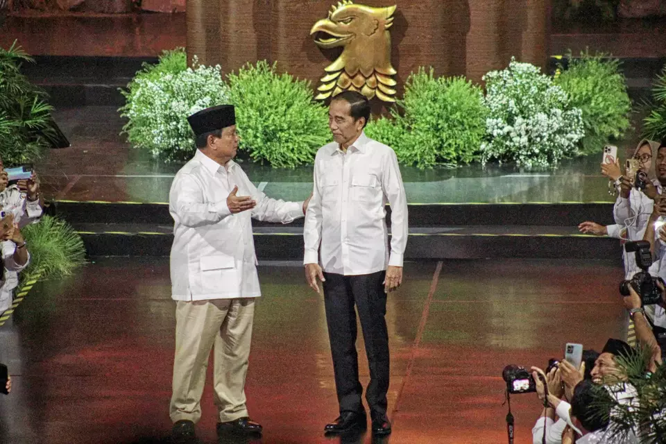 President Prabowo Subianto, left, welcomes his predecessor Joko Widodo (Jokowi) onstage during the 17th-anniversary celebration of the Great Indonesia Movement Party (Gerindra) at the Sentul International Convention Center in Bogor, just south of Jakarta, Saturday, Feb. 15, 2025. (B-Universe Photo/Joanito De Saojoao)