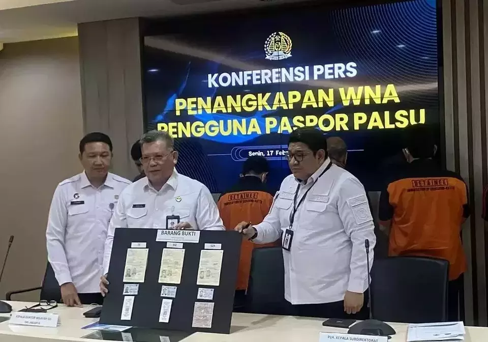 Jakarta Immigration officials show fake French passports and ID cards seized from three Pakistani nationals during a news conference, Monday, Feb. 17, 2025. (B-Universe Photo/Andrea Arshirena Hosama)