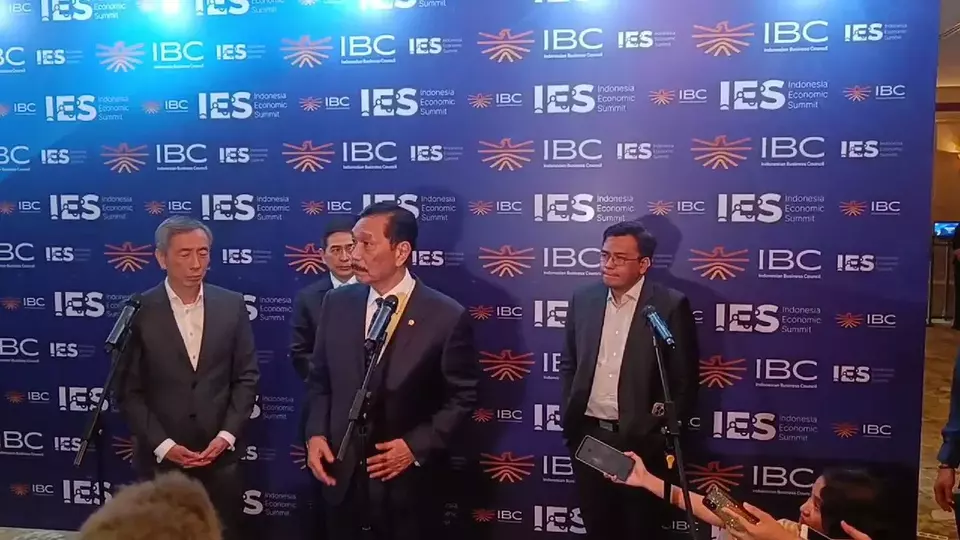 Luhut Binsar Pandjaitan, Chairman of Indonesia's National Economic Council (DEN), addresses reporters about Danantara on the sidelines of the Indonesia Economic Summit (IES) 2025 in Jakarta, on Tuesday, Feb. 18, 2025. (Beritasatu.com/Erfan Maruf)
