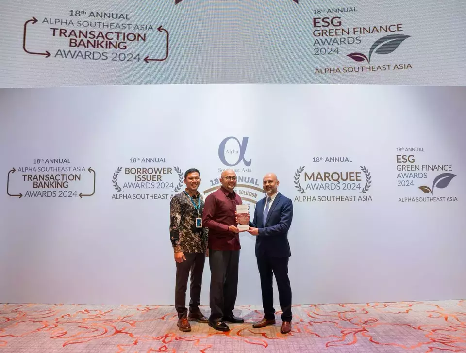 (Left to right) Cash Management Digital Channel Department Head BNI Auzaiy, and Wholesale Transaction Product & Partnership Division Head BNI I Gede Widya Anantayoga receive two awards from Alpha Southeast Asia in Kuala Lumpur on Feb. 12, 2025. Those two awards are Best Online Trade Facilitation Solution in Indonesia 2024 and Best Cross Border Payment Solution in Indonesia 2024. (Photo Courtesy of BNI)