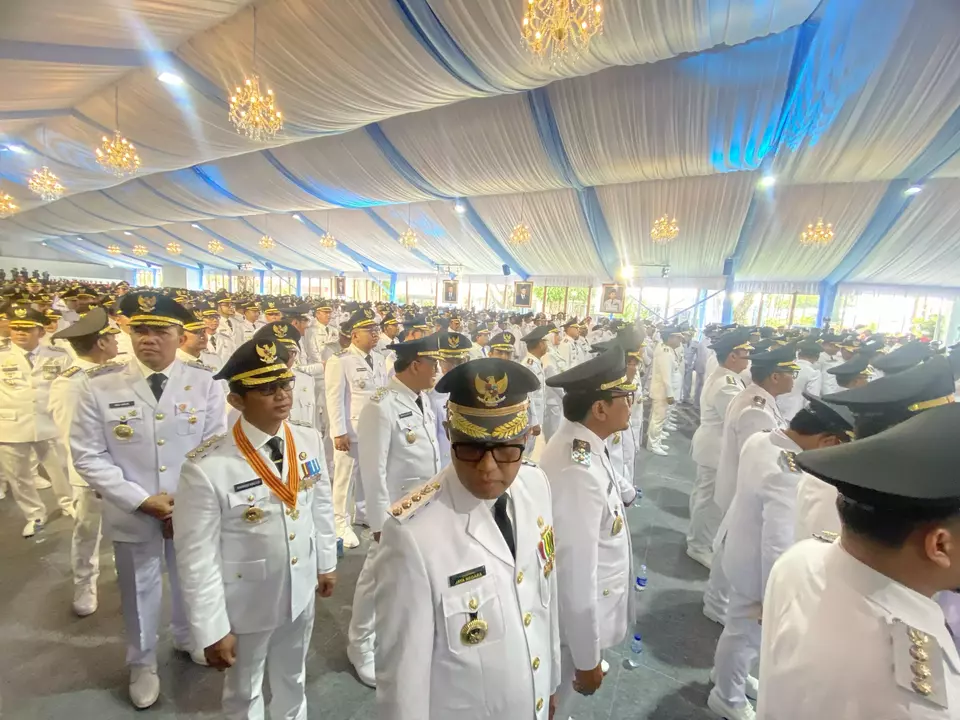 President Prabowo Subianto swears in 961 regional heads at the Merdeka Palace in Jakarta, on Thursday, Feb. 20, 2025. (Beritasatu.com/Ichsan Ali)