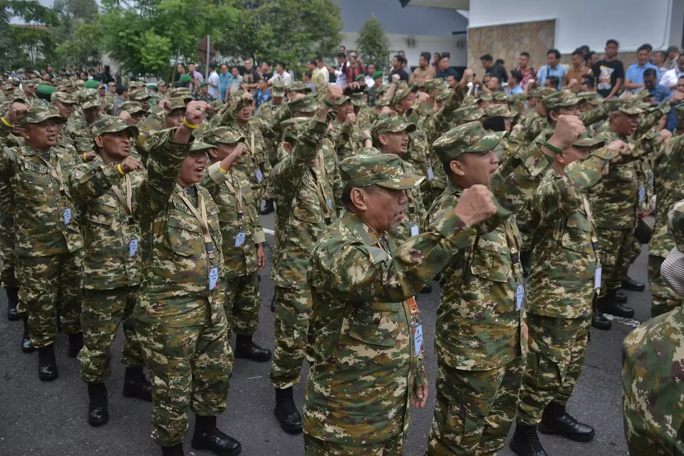 Elected governors, mayors, and regents attend a retreat program in camo uniforms at the Military Academy in Magelang, Central Java, Friday, Feb. 21, 2025. (Antara Photo/Anis Efizudin)