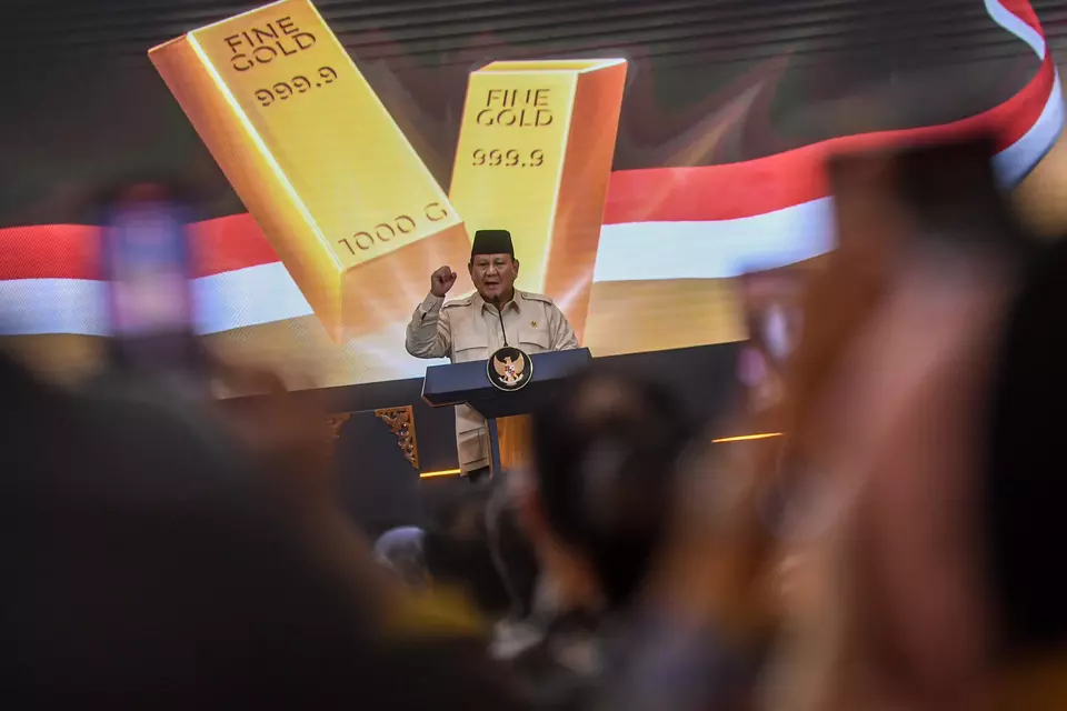 President Prabowo Subianto launches Indonesia's first gold bullion banks that will be managed by Pegadaian and BSI in Jakarta on Feb. 26, 2025. (Antara Photo/Muhammad Adimaja)