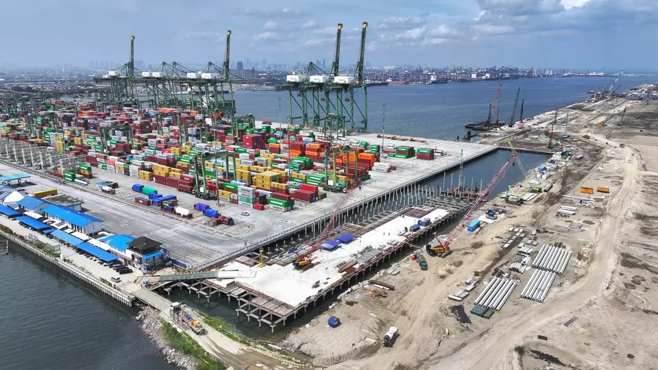 State-owned construction firm PTPP announces that its Kalibaru Terminal Phase 1B project in Tanjung Priok Port had reached 75 percent in completion. (Photo Courtesy of PTPP)