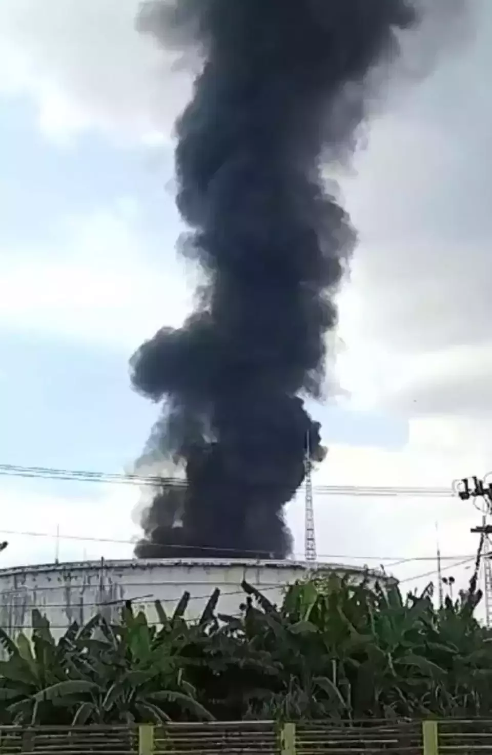 Thick black smoke billows from state-owned oil and gas company Pertamina's refinery in Cilacap, Central Java, on Thursday, Feb. 27, 2025, raising concerns among residents. (Beritasatu.com/Totong Setiyadi)