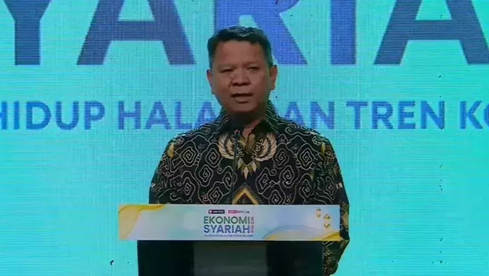 CEO of B-Universe, Rio Abdurachman, speaks at the Sharia Economy 2025: Halal Lifestyle and Consumer Trends event held by B-Universe at the Ritz Carlton-Pacific Place Hotel, SCBD, Jakarta, Thursday (27/2/2025). (Beritasatu.com)