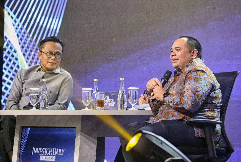 Danantara Chief Operation Officer Dony Oskaria, left, and Danantara Chief Investment Officer Pandu Patria Sjahrir attend the BNI Investor Daily Summit at the Ritz Charlton Hotel in Jakarta, Thursday, Feb. 27, 2025. (B-Universe Photo/Joanito De Saojoao)